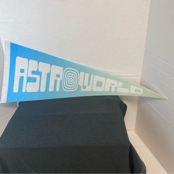 2021 Astroworld Travis Scott Pennant Flag Tour Merch Blue & White New 24 inches - Picture 1 of 7